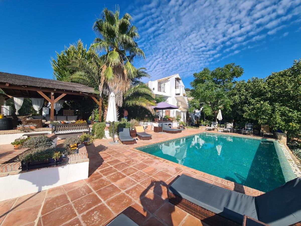 Cortijo La Haza Bed & Breakfast Iznájar Eksteriør bilde