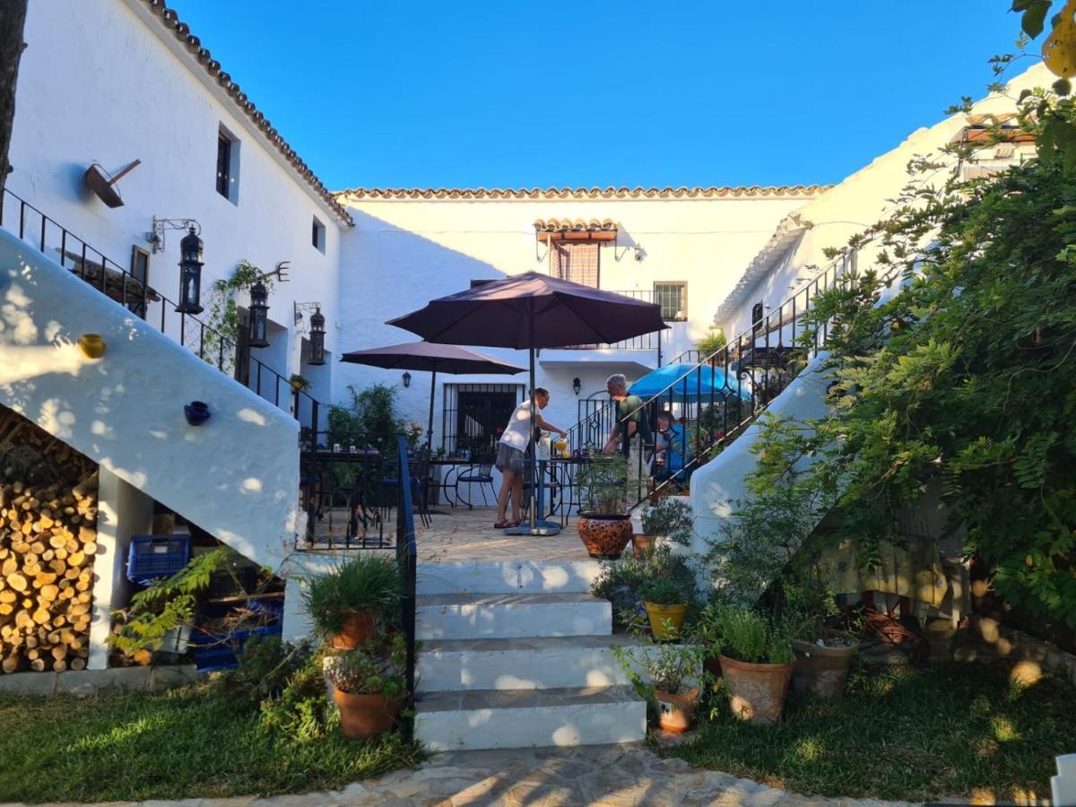 Cortijo La Haza Bed & Breakfast Iznájar Eksteriør bilde