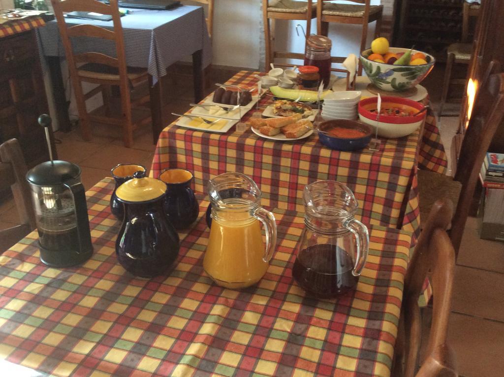 Cortijo La Haza Bed & Breakfast Iznájar Eksteriør bilde