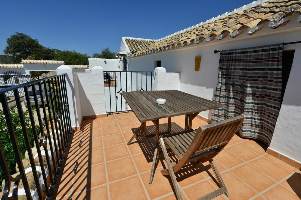 Cortijo La Haza Bed & Breakfast Iznájar Eksteriør bilde